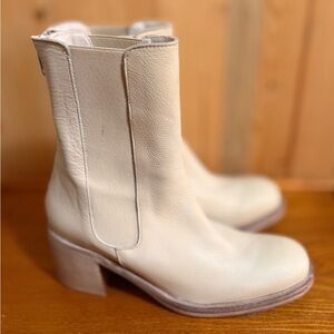 Free People Essential Chelsea Leather Boots New Unworn Made in Spain 8 1/2